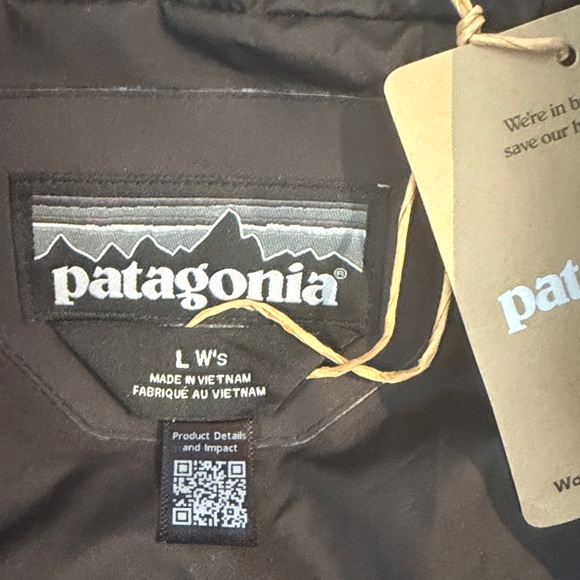 Patagonia Women's Black Hooded Puffer Jacket - Picture 5 of 12